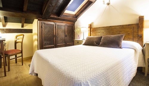 Habitación doble abuhardillada económica