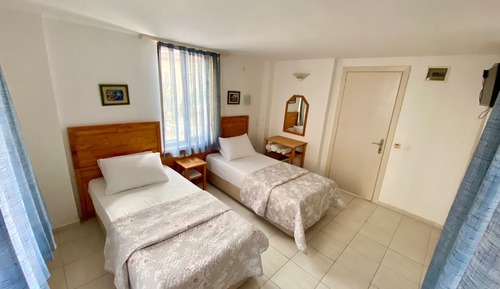 Habitación estándar con 1 cama doble o 2 individuales