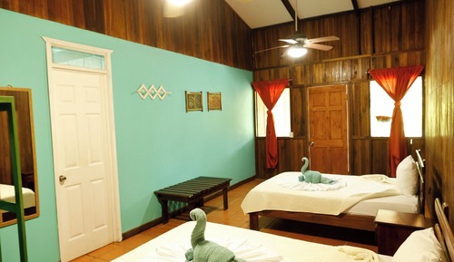 Habitación básica con 1 cama doble o 2 individuales, 2 camas de matrimonio
