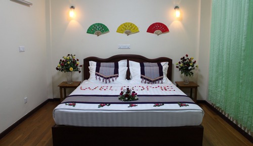 Habitación superior con 1 cama doble o 2 individuales, balcón