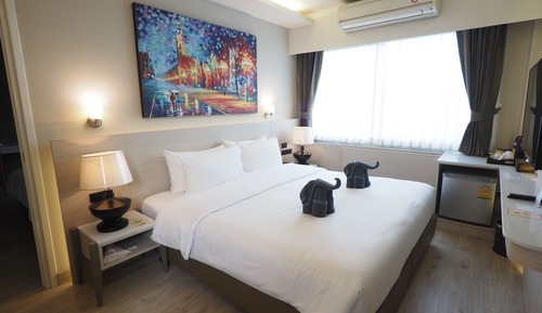 Connecting Room