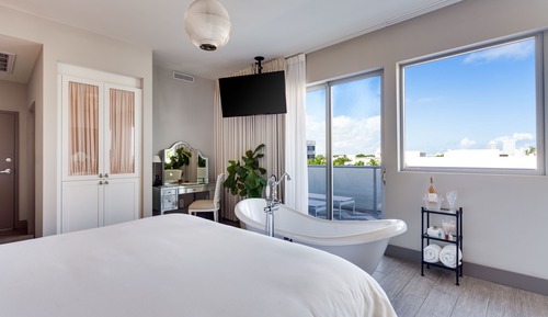 Suite, 1 habitación, balcón, vistas parciales al mar