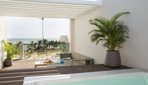 Excellence Club Two-Story Rooftop Terrace Plunge Pool + 20% OFF SPA
