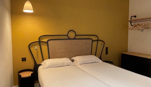 Habitación clásica con 2 camas individuales