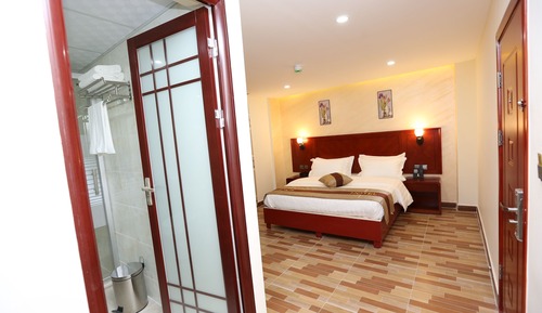 Habitación estándar con 1 cama doble o 2 individuales, vistas a la ciudad