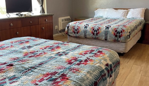 Habitación clásica, 2 camas de matrimonio, fumadores