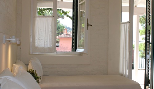 Suite junior, vistas parciales al mar