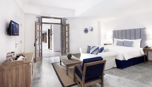 Studio Suite King Pool View