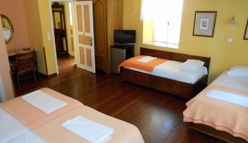 Habitación triple básica, 1 cama doble con sofá cama, vistas al patio