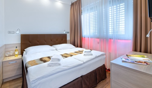 Habitación estándar con 1 cama doble o 2 individuales