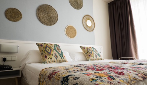 Habitación triple estándar, balcón