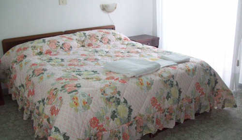 Habitación económica con 1 cama doble o 2 individuales, balcón