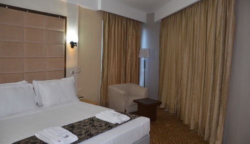 Suite Deluxe, 1 cama de matrimonio grande, vistas a la montaña, en esquina
