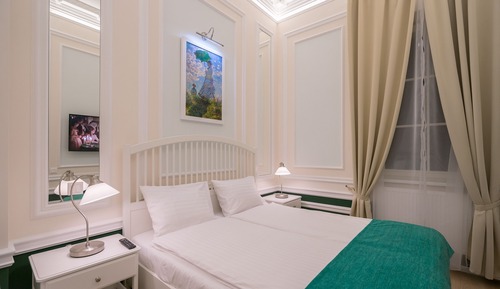 Suite (Mint with 1 Bedroom and Kitchen)