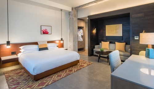 Suite junior, 1 cama de matrimonio grande, vistas a la ciudad, en esquina
