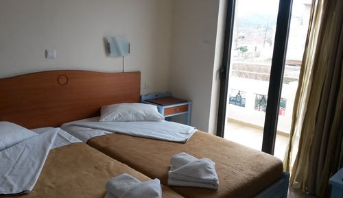 Estudio, vistas a la piscina