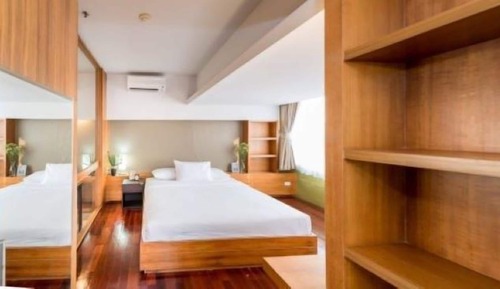 One-Bedroom Corner Suite