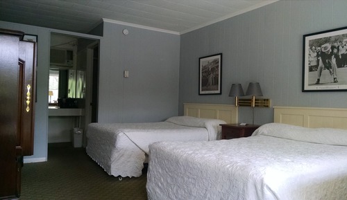 Habitación económica, 2 camas dobles, frigorífico y microondas, vistas a la montaña