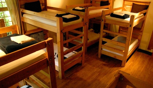 Dormitorio compartido, 1 cama doble (Dortoir 12 lits - 12 beds Dormitory)