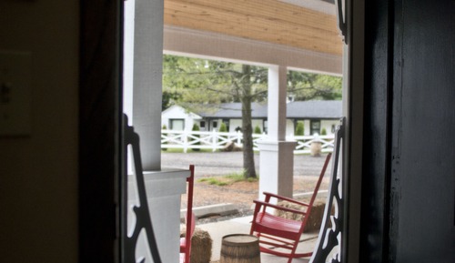 13 Carriage House - 1 Queen bed, Jetted Tub, Pet Friendly