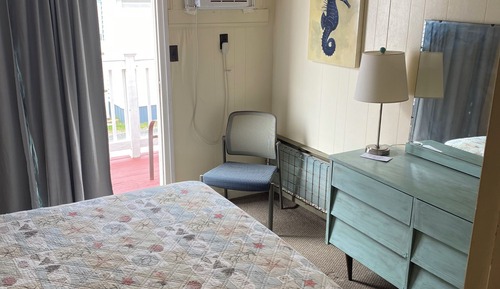 Habitación, frigorífico y microondas