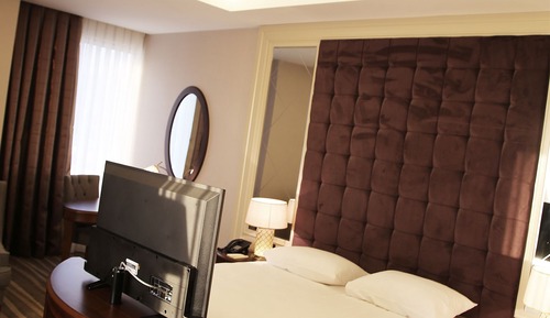 Suite junior, 1 cama de matrimonio grande con sofá cama, vistas a la ciudad