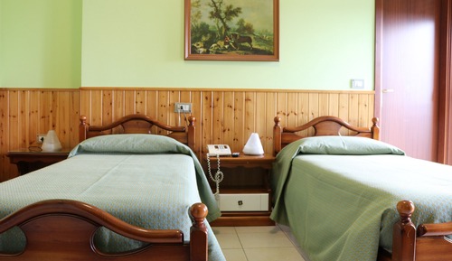 Habitación económica con 2 camas individuales (2 letti singoli)