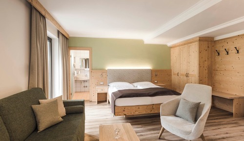 Habitación Confort doble, 1 cama de matrimonio con sofá cama