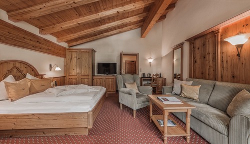 Ático exclusivo, 2 habitaciones, cocina, junto a la montaña