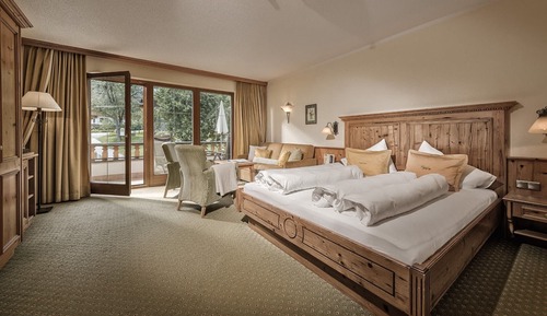 Habitación Deluxe doble, 1 cama de matrimonio con sofá cama, en la zona del jardín