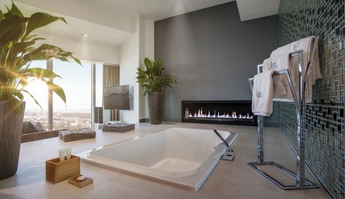 Executive Suite with in-room bathtub