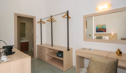 Suite junior, vistas parciales al mar