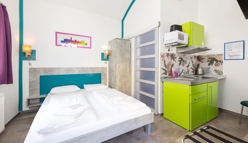Estudio, vistas al jardín
