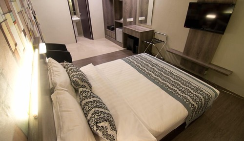 Habitación superior, 1 cama de matrimonio, sin ventanas