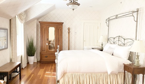 Snow White Room, 1st Floor (Stair Access Only)
