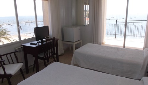 Habitación con 2 camas individuales, vistas al mar