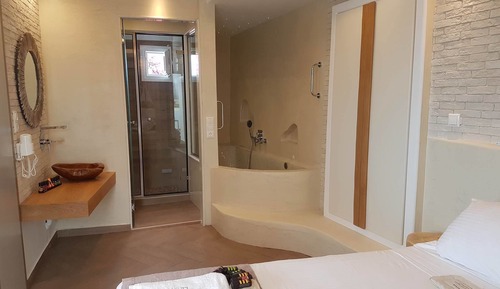 Suite exclusiva, bañera de hidromasaje
