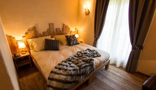 Habitación con 1 cama doble o 2 individuales, balcón