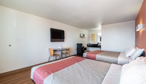 Habitación Deluxe, 2 camas de matrimonio, fumadores, frigorífico y microondas