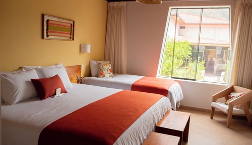 Habitación triple con dos camas