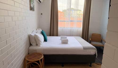 Dormitorio compartido superior, dormitorio mixto