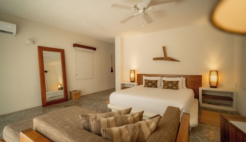 Deluxe with private pool