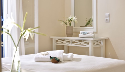 Cozy Double or Twin Room with Terrace