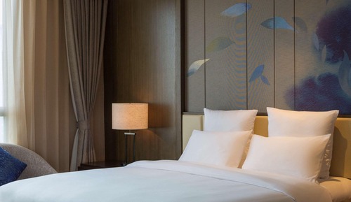 Habitación superior, 1 cama de matrimonio grande, vistas a la ciudad