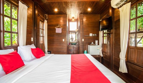 Habitación superior con 1 cama doble o 2 individuales, vistas al complejo turístico