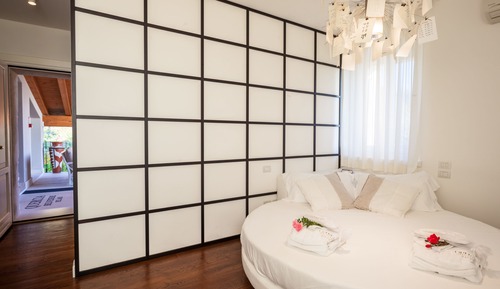 Habitación doble, vistas al lago (Round bed)