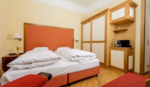 Habitación Confort doble, balcón, vistas al parque