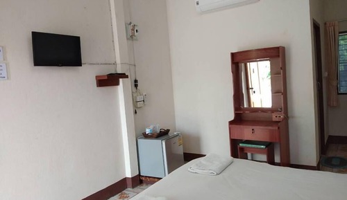 Habitación básica con 1 cama doble o 2 individuales