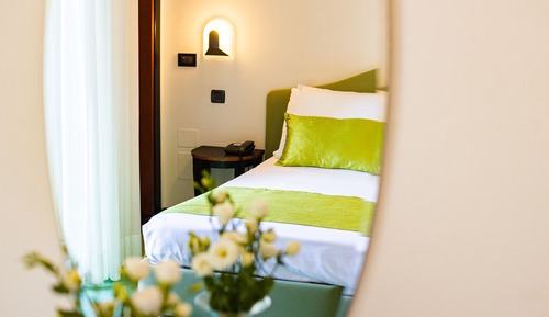 Habitación superior con 1 cama doble o 2 individuales
