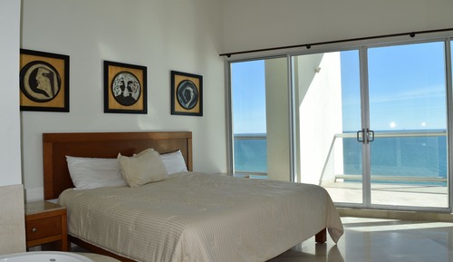 Ático superior, 4 habitaciones, vistas al mar